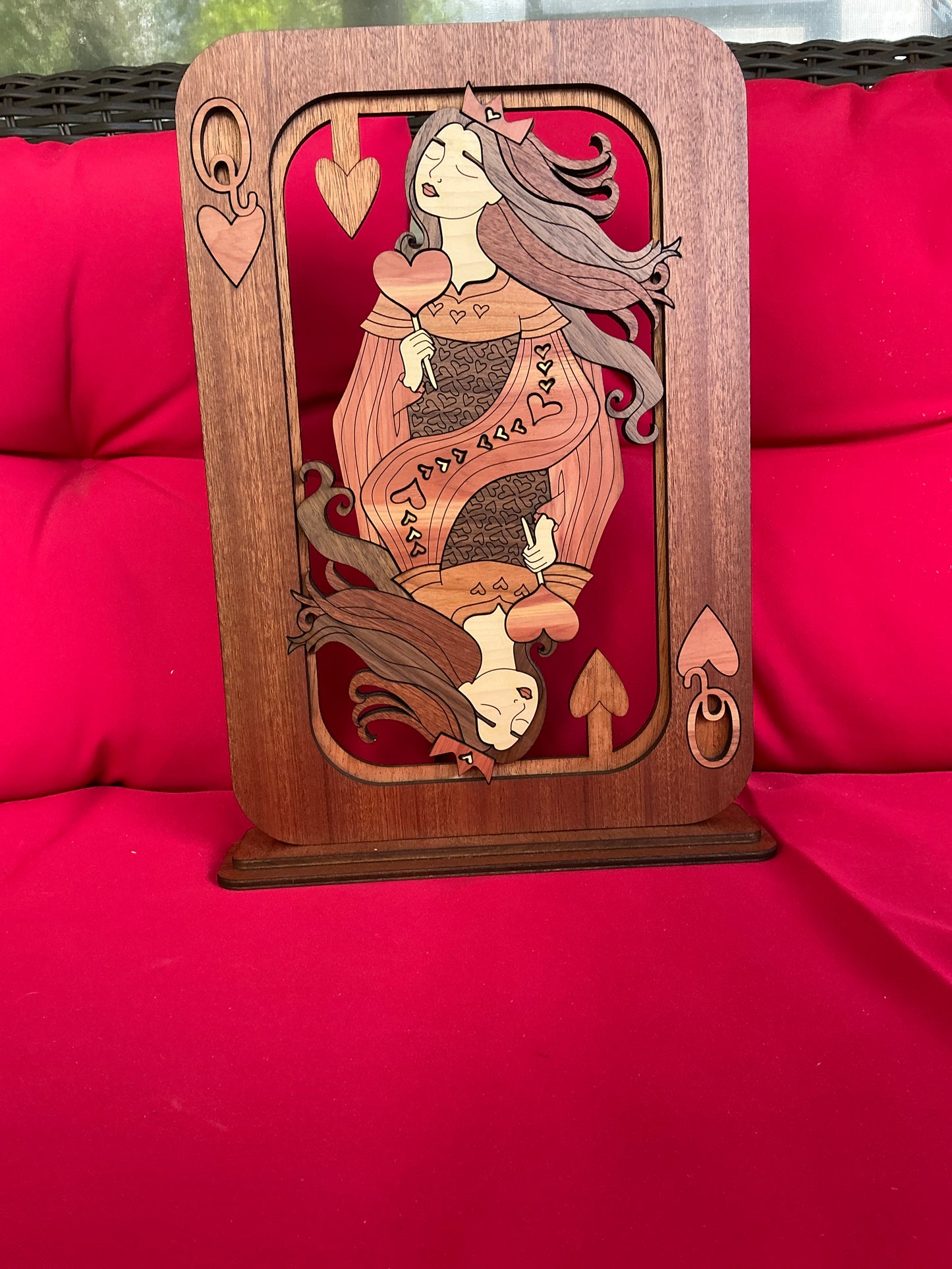 Queen of hearts shelf sitter